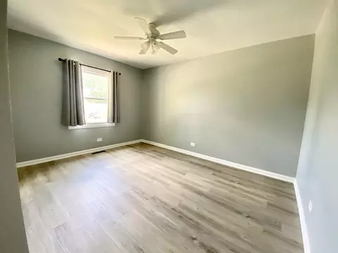 54 Hickory Dr, Lindenhurst, IL 60046 photo 12