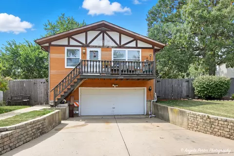 1320 Glenview Ct, Round Lake Beach, IL 60073