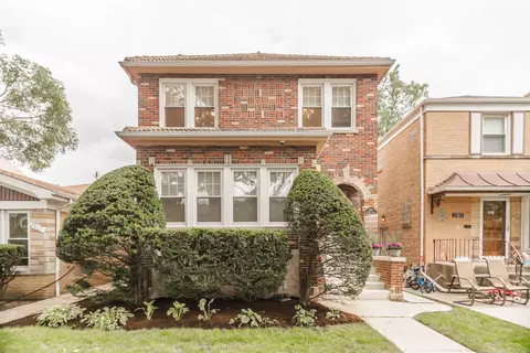 2919 W Sherwin Ave, Chicago, IL 60645