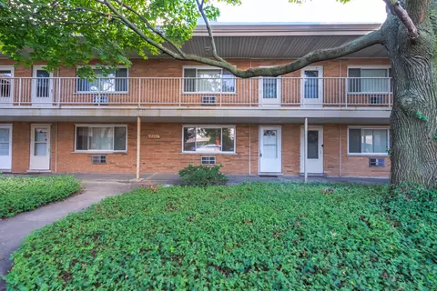 4211 W 95th St #1C, Oak Lawn, IL 60453