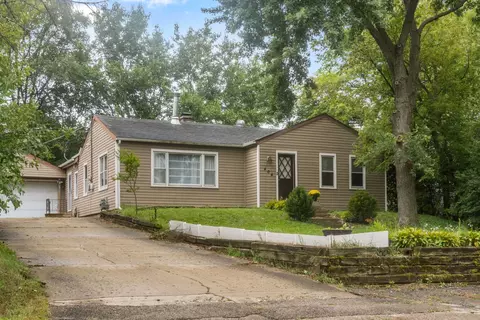 404 Plum St, Lake In The Hills, IL 60156