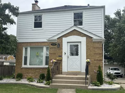 2337 Kensington Ave, Westchester, IL 60154