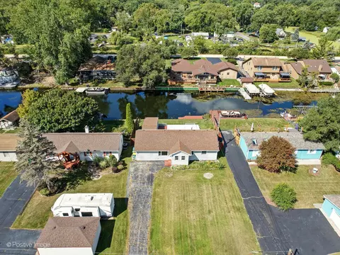 702 Livingston St, Mchenry, IL 60050