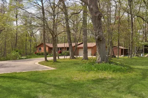 2030 Burke Dr, Winthrop Harbor, IL 60096