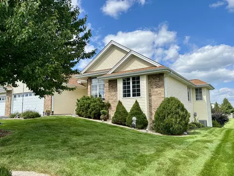 108 Boeing Trl, Poplar Grove, IL 61065