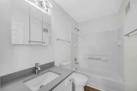 Bath - 902 Serendipity Dr, Aurora, IL 60504 photo 2 of 3