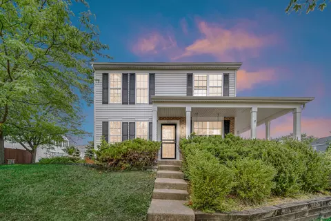 902 Serendipity Dr, Aurora, IL 60504