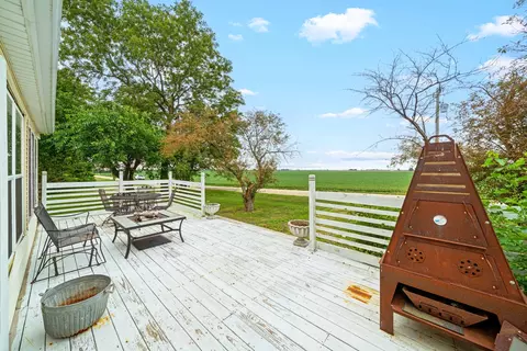 Exterior - 3705 Elva Rd, Malta, IL 60150 photo 5 of 6