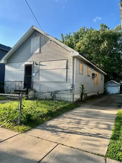 440 Center Ave, Aurora, IL 60505