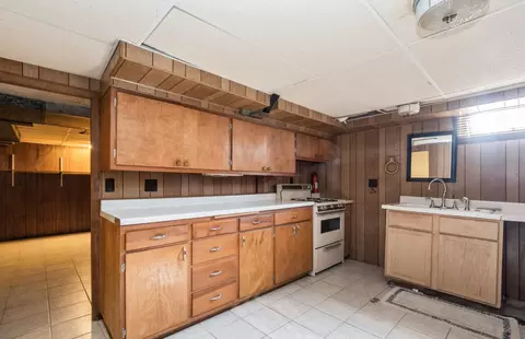 Kitchen - 15 N Edison Ave, Elgin, IL 60123 photo 2 of 2