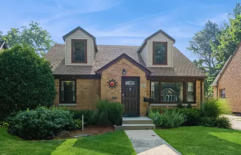 15 N Edison Ave, Elgin, IL 60123