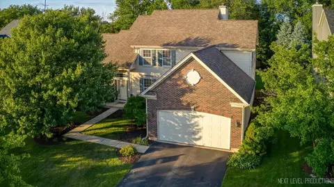 1949 Pinnacle Dr, Aurora, IL 60502