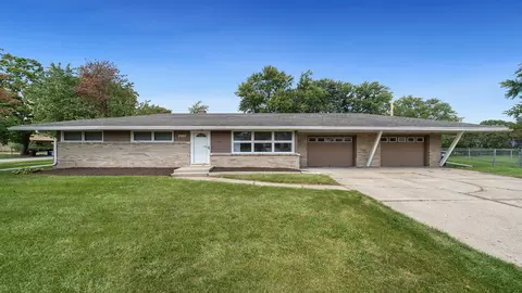 4604 Mohawk Rd, Rockford, IL 61107