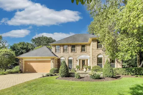 95 N Stauffer Dr, Naperville, IL 60540