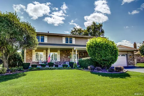 9203 Wheeler Dr, Orland Park, IL 60462