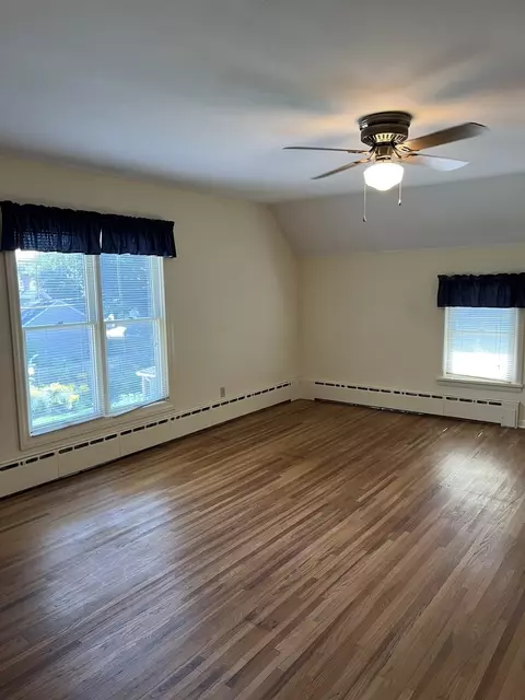 Bedroom - 719 Oak Ave, Aurora, IL 60506 photo 9 of 10