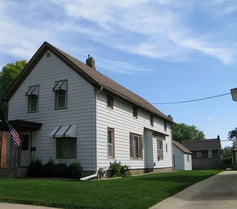 Exterior - 719 Oak Ave, Aurora, IL 60506 photo 2 of 3