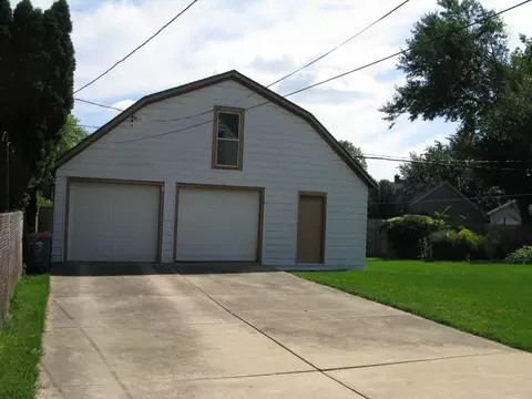 Exterior - 719 Oak Ave, Aurora, IL 60506 photo 3 of 3