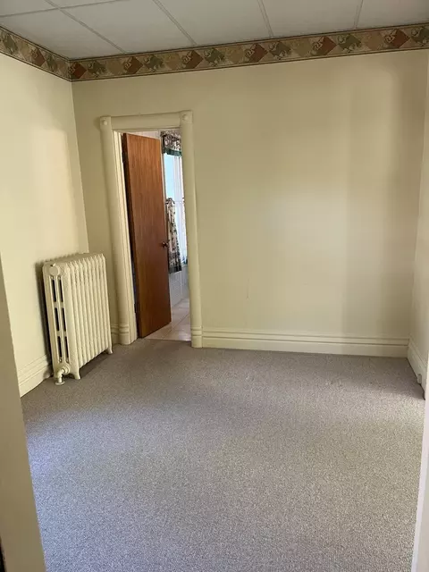 Bedroom - 719 Oak Ave, Aurora, IL 60506 photo 1 of 10