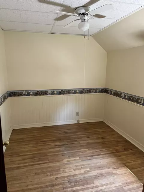 Bedroom - 719 Oak Ave, Aurora, IL 60506 photo 7 of 10
