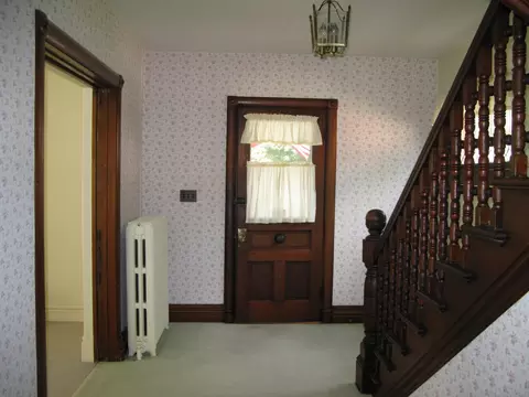 Entry Way - 719 Oak Ave, Aurora, IL 60506 photo 1 of 4