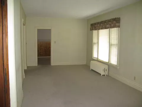 Living - 719 Oak Ave, Aurora, IL 60506 photo 2 of 3