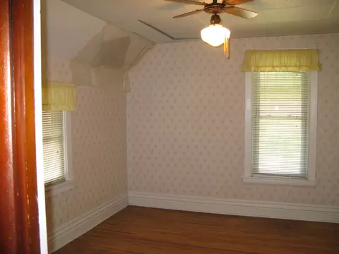 Bedroom - 719 Oak Ave, Aurora, IL 60506 photo 4 of 10