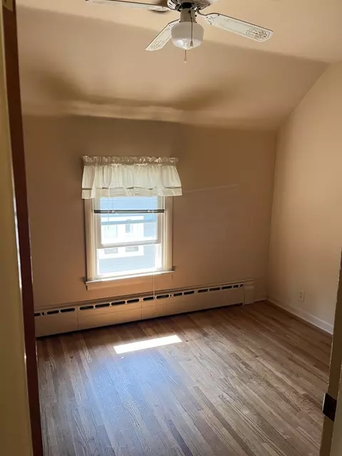 Bedroom - 719 Oak Ave, Aurora, IL 60506 photo 8 of 10