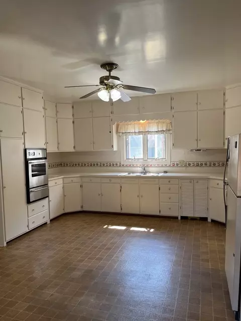 Kitchen - 719 Oak Ave, Aurora, IL 60506 photo 1 of 3
