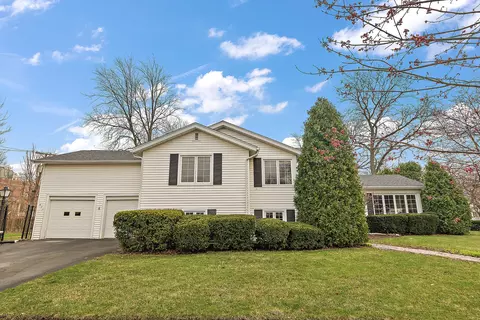 911 Travers Ln, Flossmoor, IL 60422