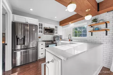 Kitchen - 4658 Burnham Dr, Hoffman Estates, IL 60192 photo 1 of 2