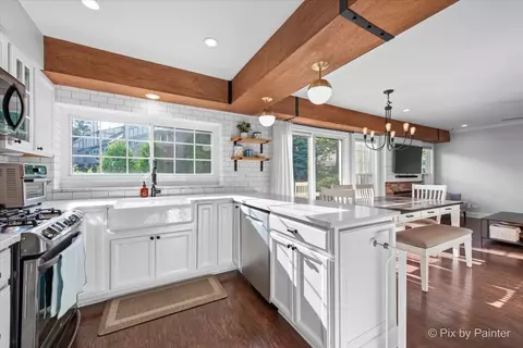 Kitchen - 4658 Burnham Dr, Hoffman Estates, IL 60192 photo 2 of 2