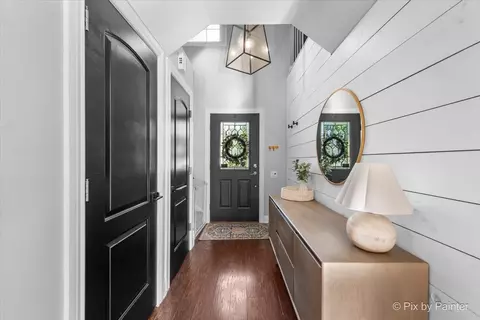 Entry Way - 4658 Burnham Dr, Hoffman Estates, IL 60192 photo 1 of 3