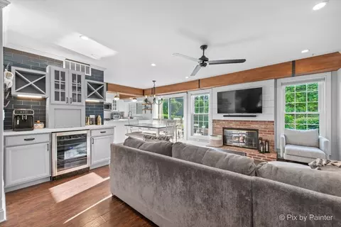 Other - 4658 Burnham Dr, Hoffman Estates, IL 60192 photo 1 of 6