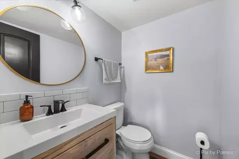 Bath - 4658 Burnham Dr, Hoffman Estates, IL 60192 photo 1 of 4