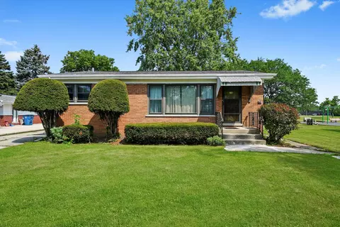 1003 W Hillside Dr, Bensenville, IL 60106