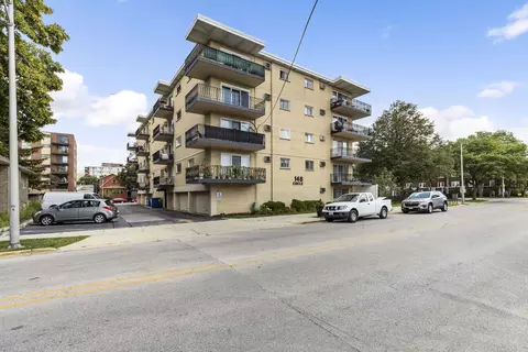 148 Circle Ave #401, Forest Park, IL 60130