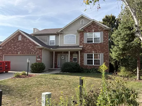 1000 Lake Pointe Ln, Mahomet, IL 61853