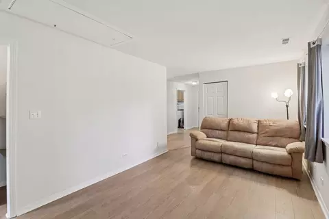 Living - 819 Southside Ave, Mchenry, IL 60051 photo 3 of 3