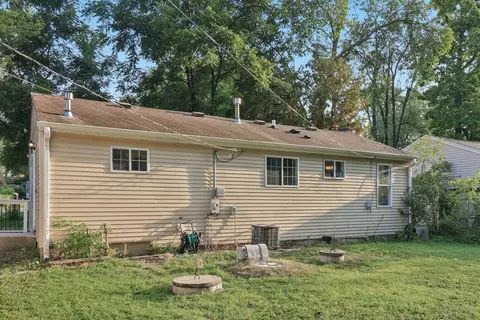 Exterior - 819 Southside Ave, Mchenry, IL 60051 photo 5 of 7