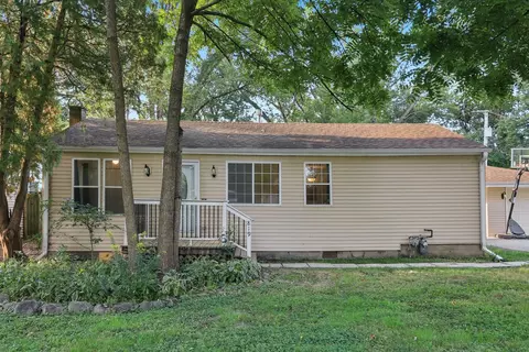 Exterior - 819 Southside Ave, Mchenry, IL 60051 photo 6 of 7