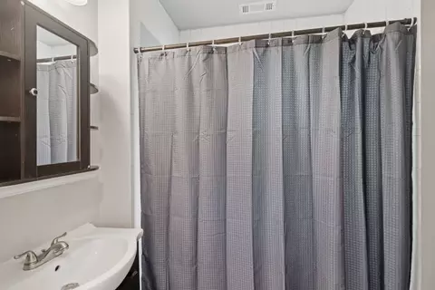 Bath - 819 Southside Ave, Mchenry, IL 60051 photo 1 of 1