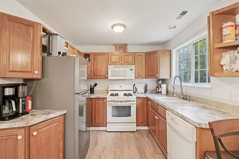 Kitchen - 819 Southside Ave, Mchenry, IL 60051 photo 2 of 2
