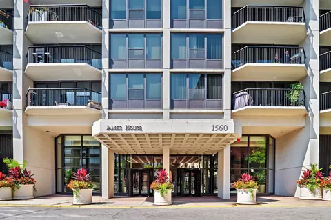 1560 N Sandburg Ter #4309J, Chicago, IL 60610
