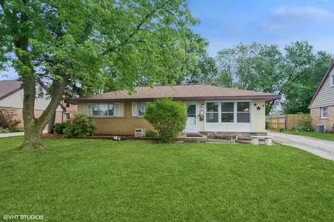 8937 Fairlane Dr, Bridgeview, IL 60455