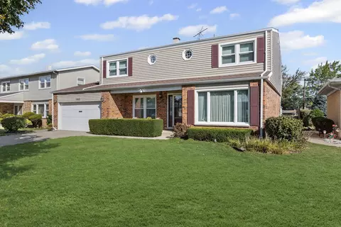 1822 W Pheasant Trl, Mount Prospect, IL 60056