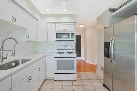 Kitchen - 365 Juniper Tree Ct, Hoffman Estates, IL 60169 photo 2 of 3