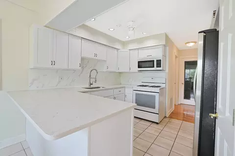 Kitchen - 365 Juniper Tree Ct, Hoffman Estates, IL 60169 photo 1 of 3