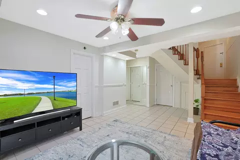 Living - 365 Juniper Tree Ct, Hoffman Estates, IL 60169 photo 2 of 3