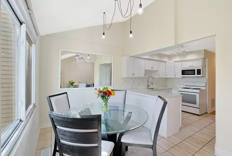 Dining - 365 Juniper Tree Ct, Hoffman Estates, IL 60169 photo 2 of 4